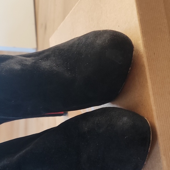 Christian Louboutin black suede Vicky booties - Picture 5 of 7
